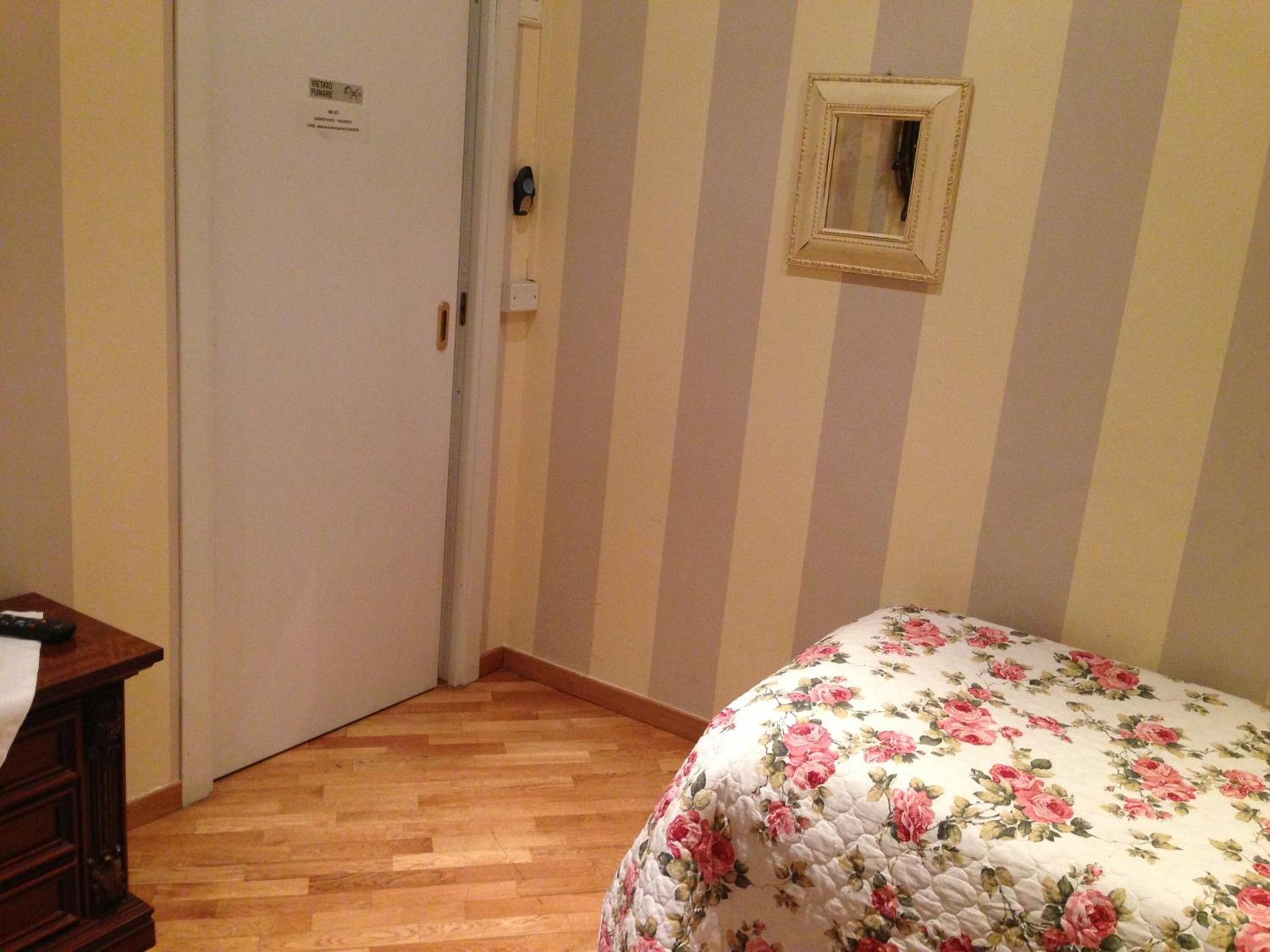 City'S House Guest House Bergamo Phòng bức ảnh